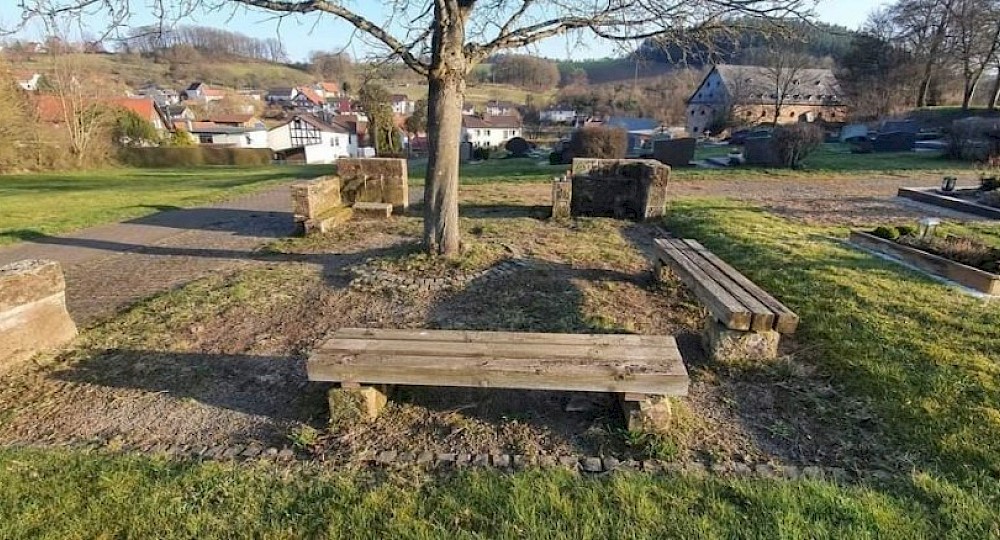 Fr&uuml;hjahrsputz auf dem Friedhof Jesberg
