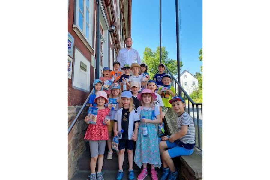 Besuch der Vorschulkinder des Kindergartens Hand in Hand bei B&uuml;rgermeister Heiko Manz im Rathaus Jesberg