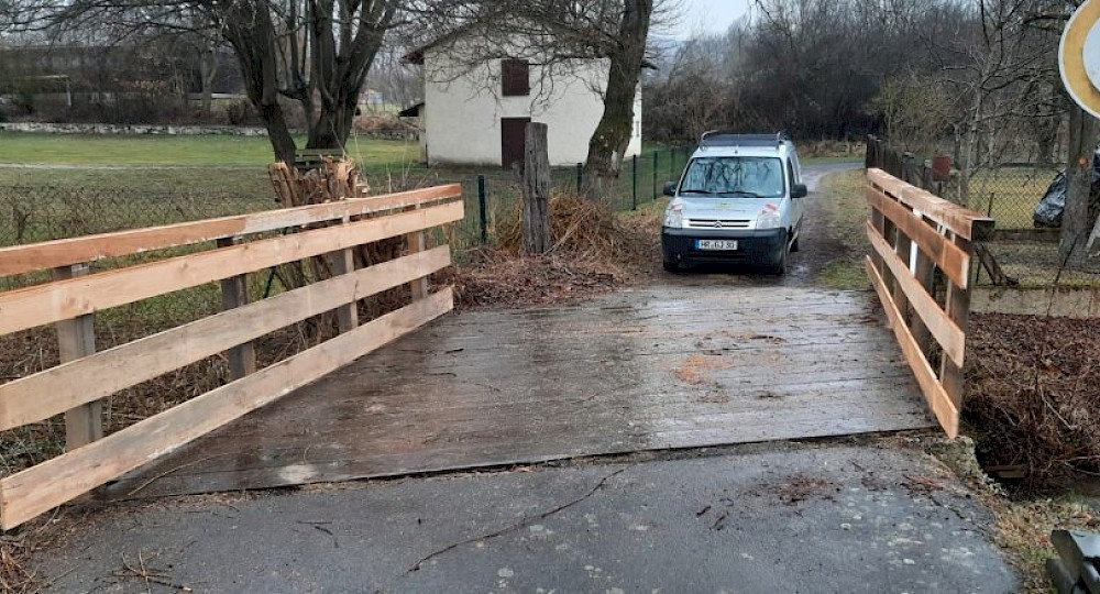Br&uuml;cke &uuml;ber den Bachlauf &bdquo;Treisbach&ldquo;